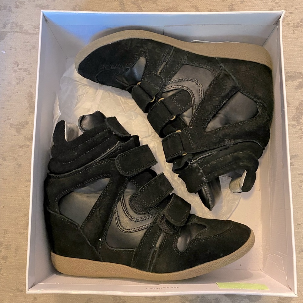 Black Steve Madden Hilight wedge sneakers